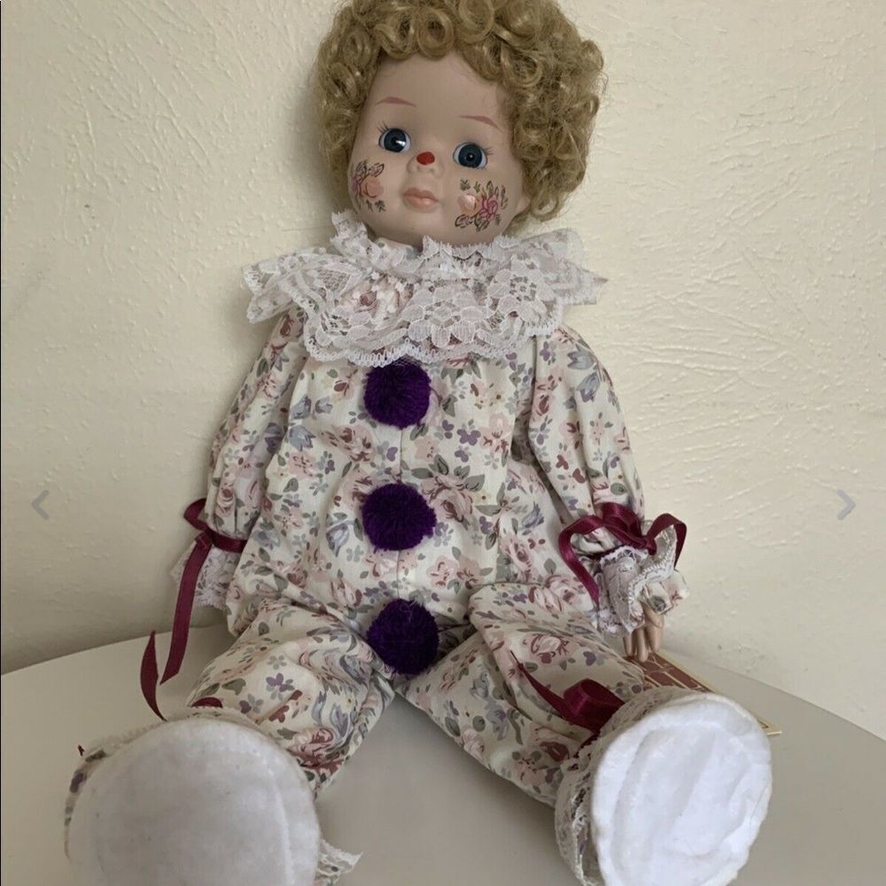 DYNASTY DOLL ‘DIMPLES’ with stand - Picture 2 of 5